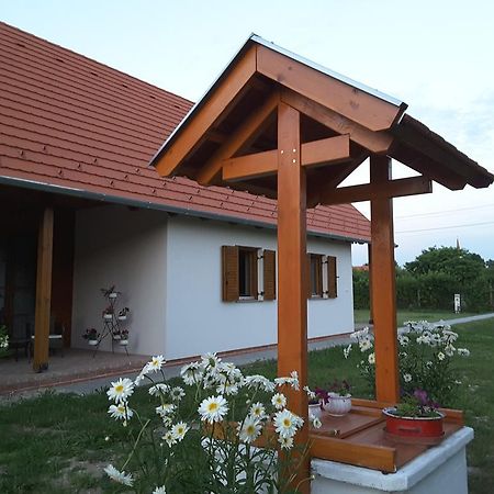 Malomko Apartman Zsira Exterior foto