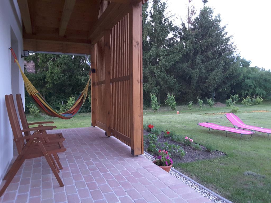 Malomko Apartman Zsira Exterior foto