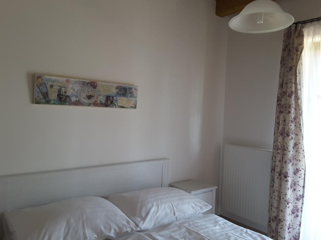 Malomko Apartman Zsira Exterior foto